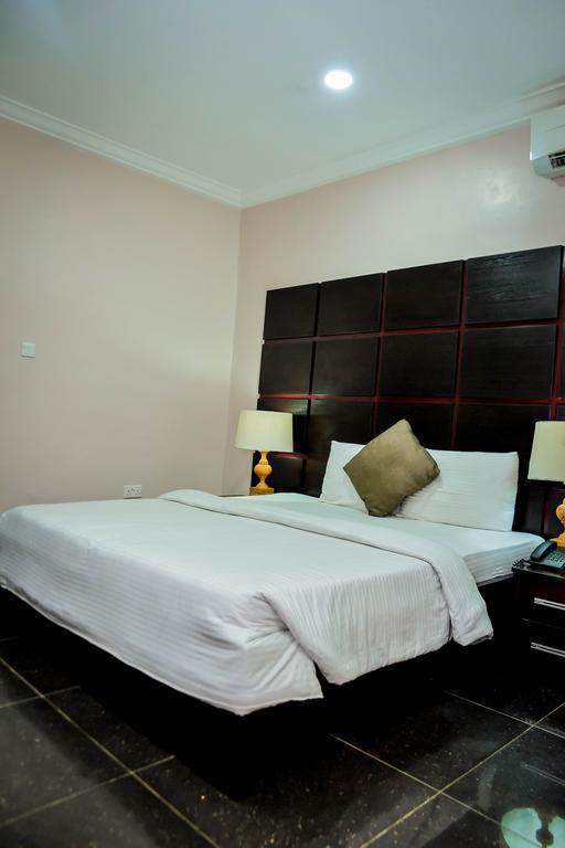 Power Mike Guest House Abuja Extérieur photo